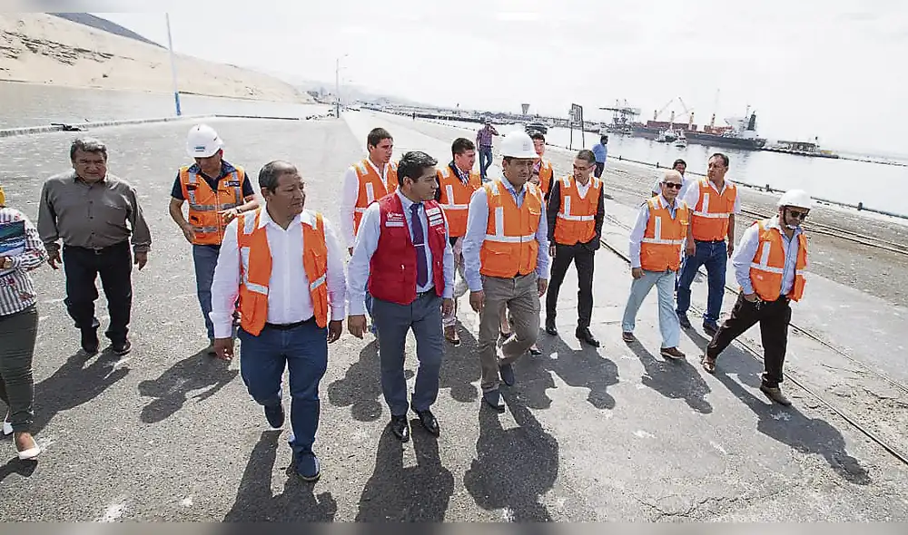 Chinos invertirían 2 mil millones de dólares en terminal portuario en Chimbote Chinos invertirían 2 mil millones de dólares en terminal portuario en Chimbote