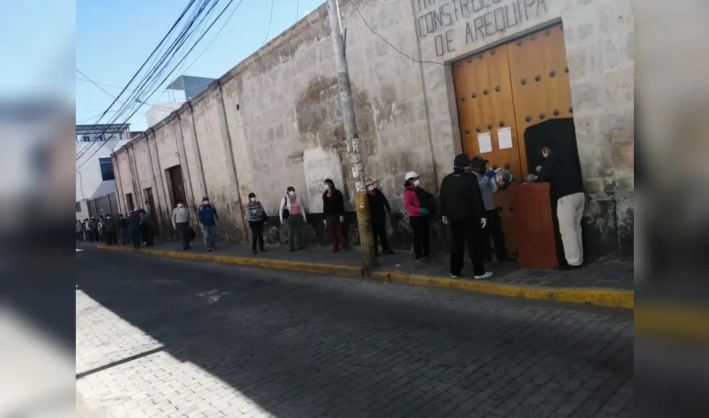 Obreros de construcción civil recibieron sus canastas en Arequipa. Obreros de construcción civil recibieron sus canastas en Arequipa.