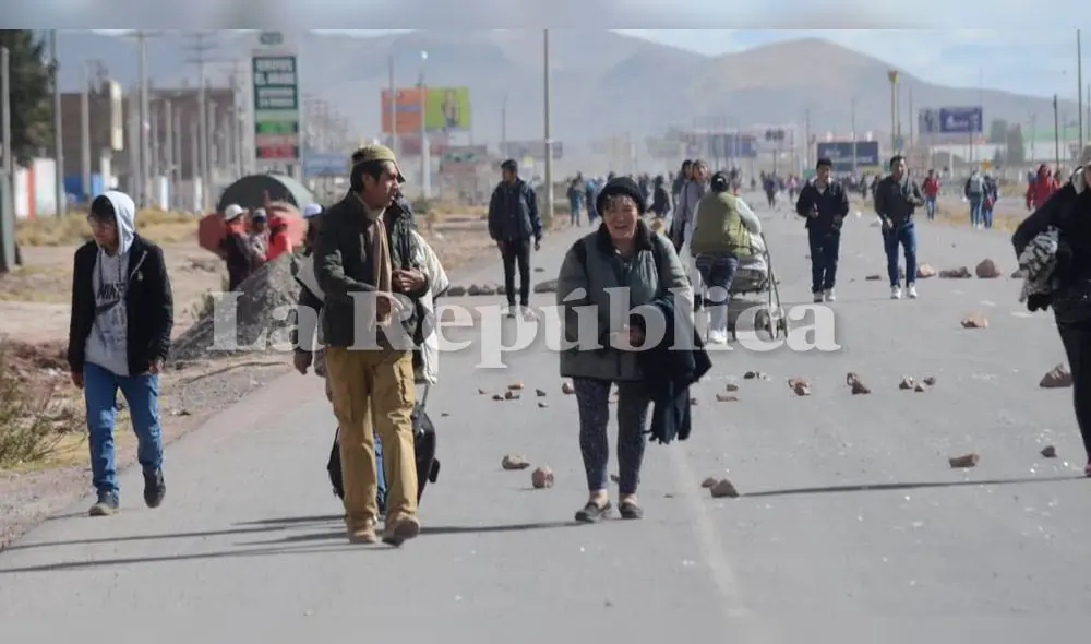 Rocas de gran tamaño bloquearon las vías. Créditos: Sharon Castellanos