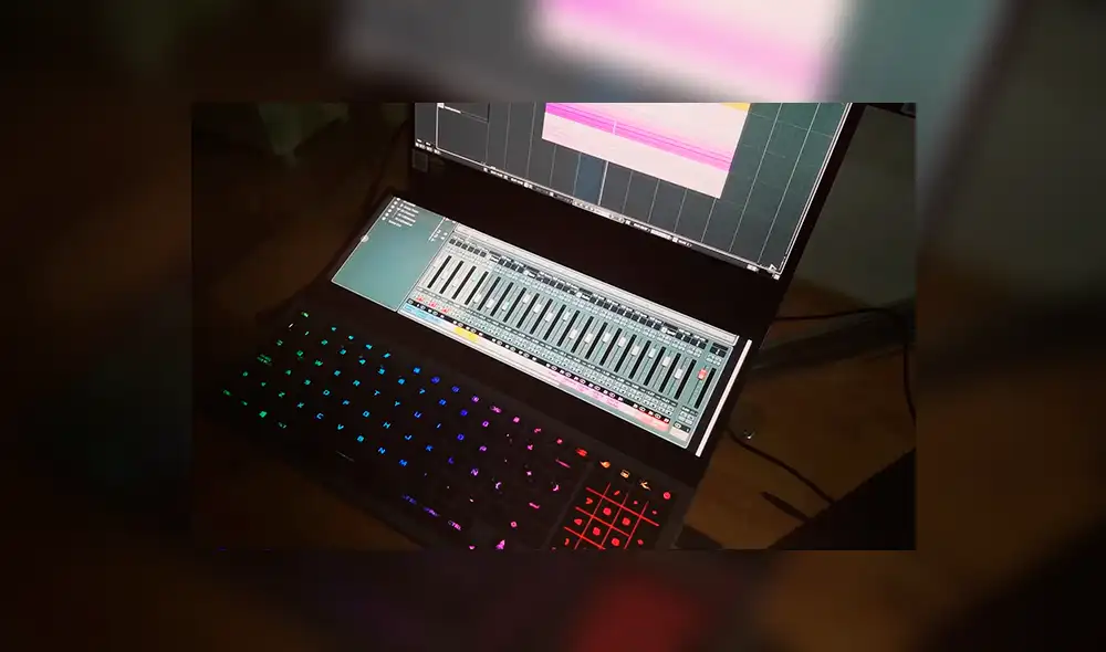 La segunda pantalla (ScreenPad Plus) es táctil. Foto: LR. La segunda pantalla (ScreenPad Plus) es táctil. Foto: LR.