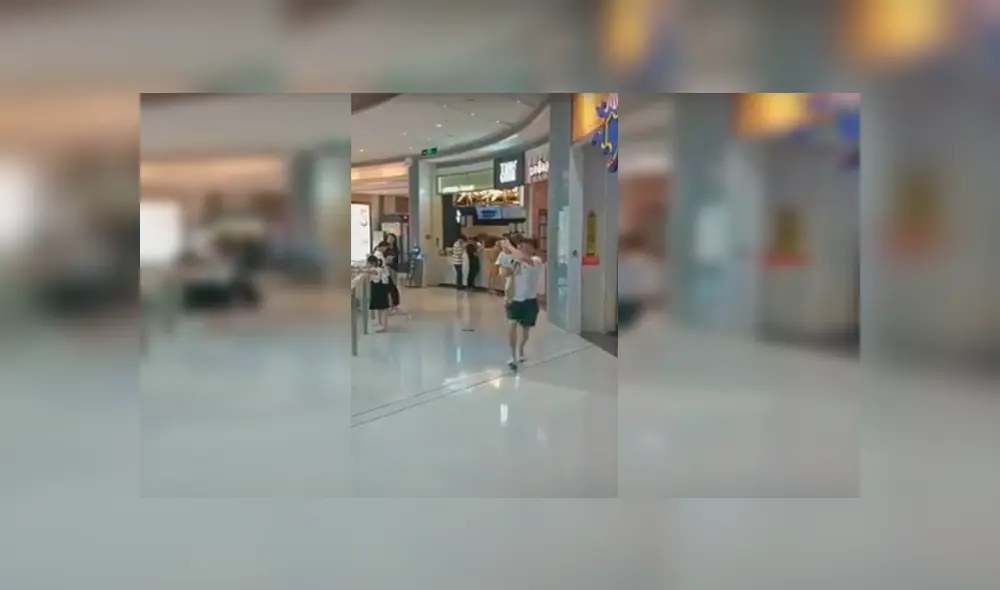 En Facebook, un padre tapó los ojos de su pequeña para impedir que le pida ingresar al parque de diversiones. En Facebook, un padre tapó los ojos de su pequeña para impedir que le pida ingresar al parque de diversiones.