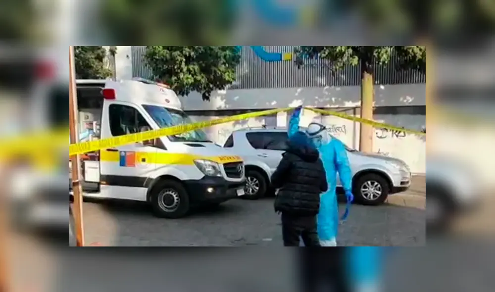 Paciente con coronavirus escupió a dos agentes que la ayudaban tras desmayarse en plena vía pública, Foto: Meganoticias Paciente con coronavirus escupió a dos agentes que la ayudaban tras desmayarse en plena vía pública, Foto: Meganoticias
