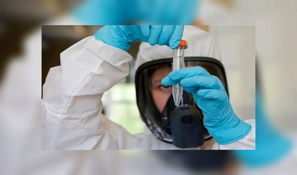 Un científico del Centro Nacional de Epidemiología y Microbiología Nikolai Gamaleya mientras trabaja en la producción de una nueva vacuna para luchar contra la COVID-19 en Moscú (Rusia). Foto: EFE Un científico del Centro Nacional de Epidemiología y Microbiología Nikolai Gamaleya mientras trabaja en la producción de una nueva vacuna para luchar contra la COVID-19 en Moscú (Rusia). Foto: EFE