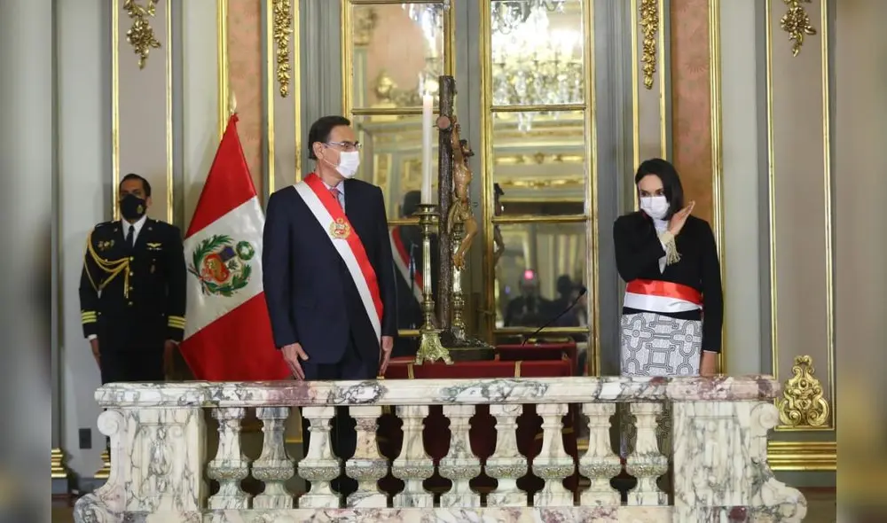 Vizcarra tomó juramento al nuevo gabinete ministerial. Vizcarra tomó juramento al nuevo gabinete ministerial.