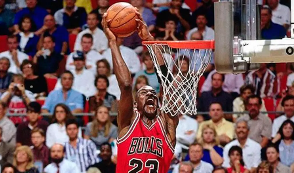 El documental basado en la última temporada de los Bulls recorre la carrera de Jordan y con maestría narra una historia llena de éxito y drama. (FOTO: AFP).