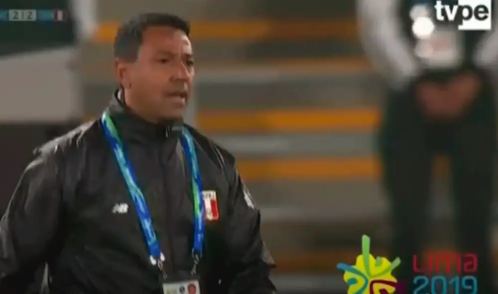 Nolberto Solano se molestó con el árbitro del Perú vs. Honduras y tuvo un airado reclamo. | Foto: TV Perú Nolberto Solano se molestó con el árbitro del Perú vs. Honduras y tuvo un airado reclamo. | Foto: TV Perú