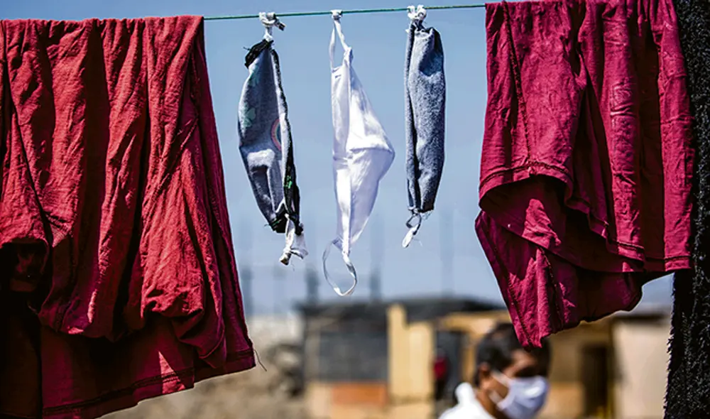 pobreza peru bandera mascarilla covid