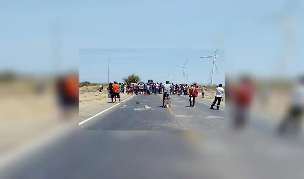 Talara: indignados bloquean Panamericana tras sobrevivir semanas sin agua potable  [FOTOS Y VIDEOS]