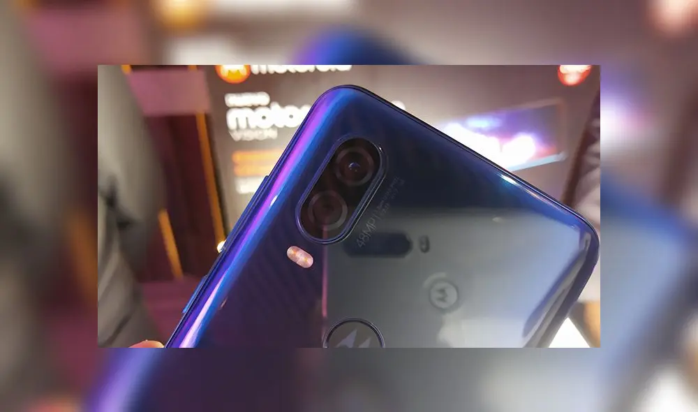 Desliza para conocer más detalles del Motorola One Vision. Foto: Daniel Robles.