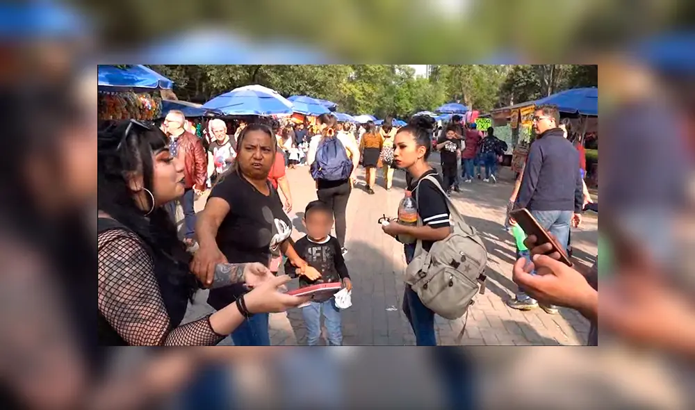 Una madre detuvo la batalla de Pokémon GO de su hija y le regaña. Una madre detuvo la batalla de Pokémon GO de su hija y le regaña.