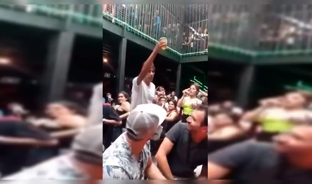 Facebook: Hombre causa sensación por truco de magia con cerveza Facebook: Hombre causa sensación por truco de magia con cerveza