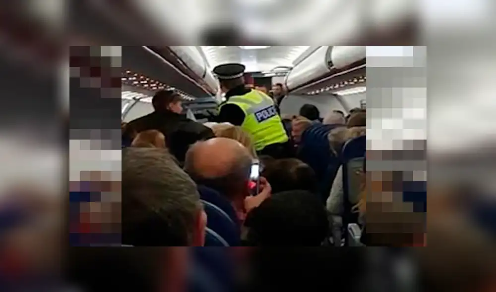 Pasajero en estado de ebriedad insulta y realiza saludo nazi durante un vuelo de Wizz Air [VIDEO]