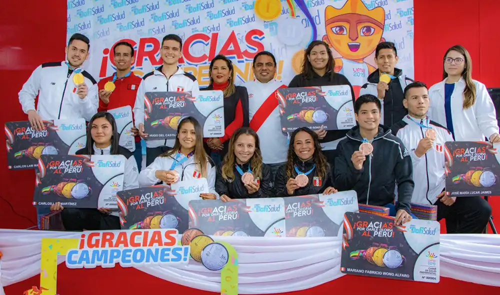 Medallistas en los Juegos Lima 2019 fueron premiados con laptops y beneficios en salud por clínica privada. (FOTO: Jessica Merino).