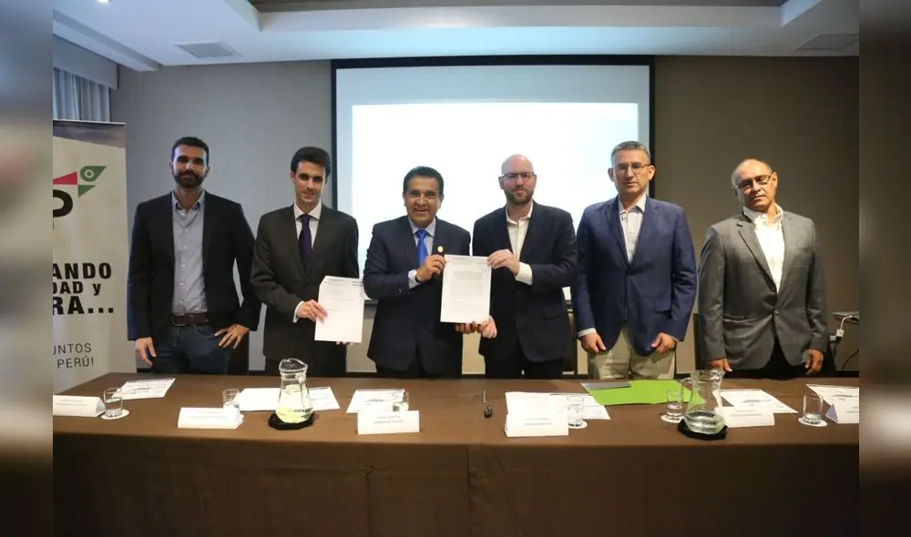 Autoridades firman convenio para aeropuerto Trujillo