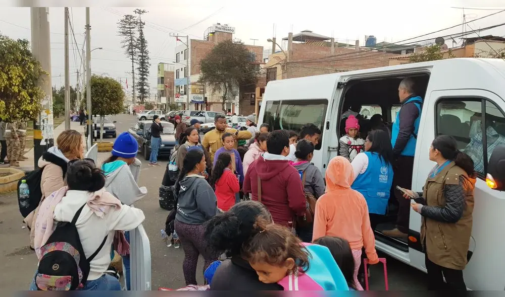 Tacna: Retiran a extranjeros de la calle del consulado chileno [FOTOS y VIDEO] 