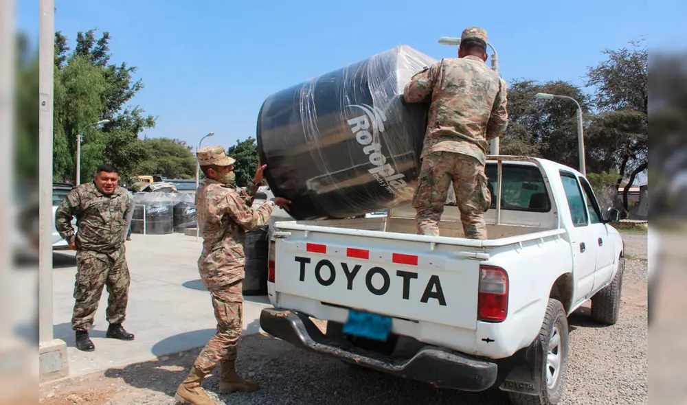 Entregaron tanques de agua a municipalidades y al Ejército. Foto: COER Lambayeque.