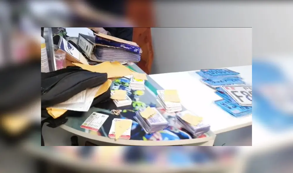 Cinco conductores dijeron haber pagas¿do S/200 para recibir sus licencias. (Foto: Captura de video / PNP)