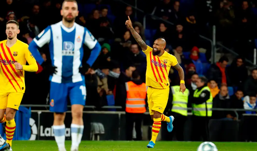 Arturo Vidal le dio vuelta al marcador y le dio la ventaja al FC Barcelona sobre Espanyol. | Foto: EFE