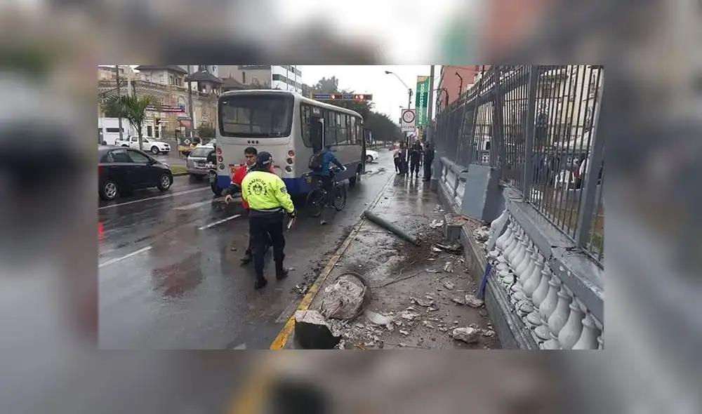 Frontis de la Embajada de Venezuela fue impactado por bus del Corredor Azul [FOTOS]