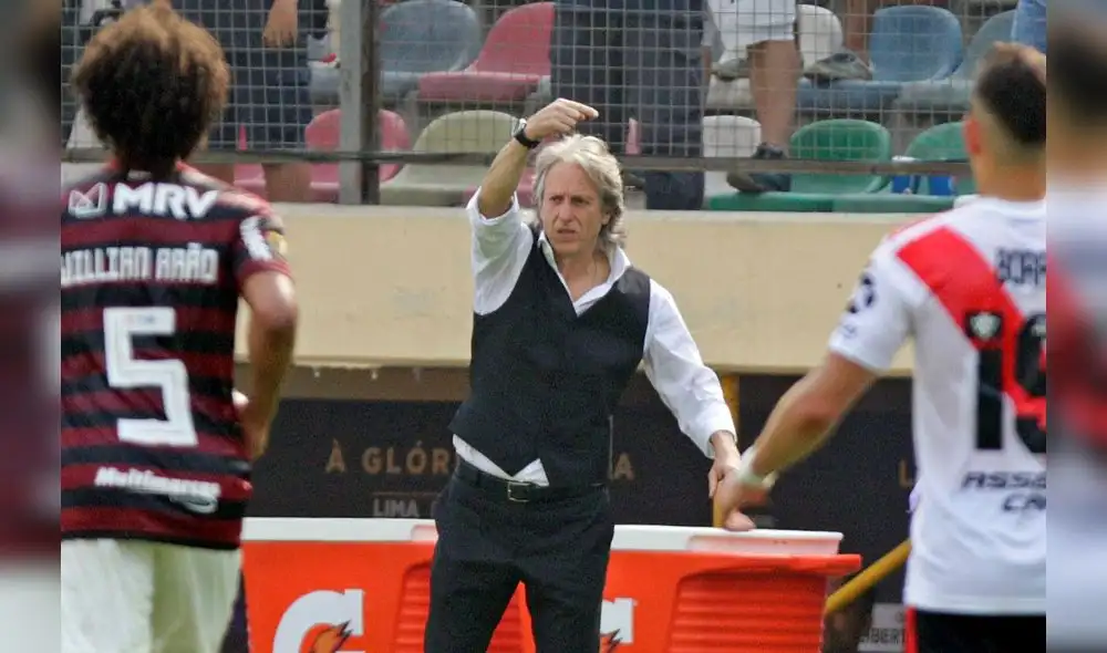 El ténico portugués hizo historia a nivel grupal y personal con el Mengao. Foto: EFE.