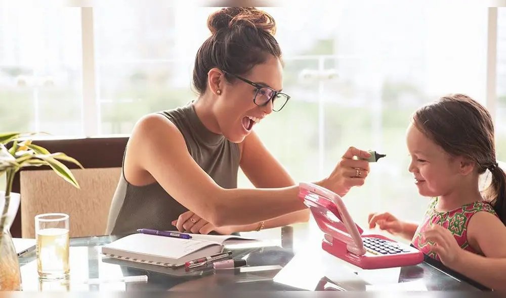 La conductora se divierte con su hija mientras espera el retorno de Esto es guerra.