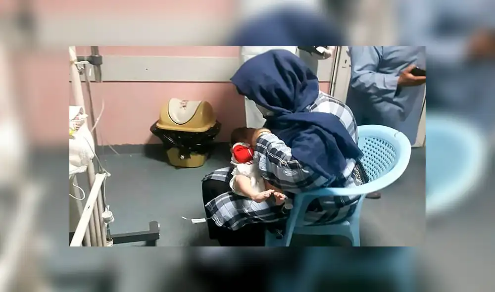 Feroza Younis Omar  es la encargada de alimentar a los bebés.
