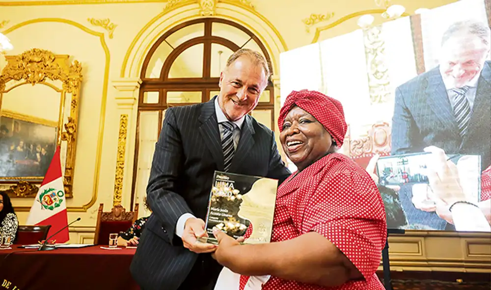 Reconocen a 14 mujeres por ser un ejemplo de trabajo