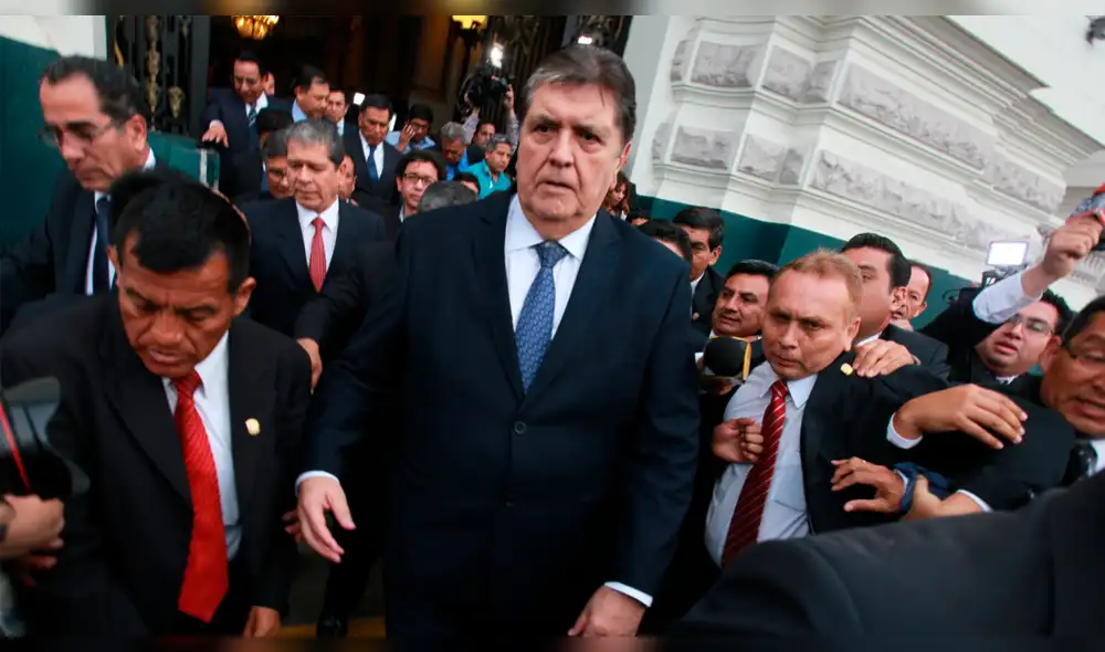 Alan García asegura que el Ejecutivo hace "un golpe sin uso de tanques" Alan García asegura que el Ejecutivo hace "un golpe sin uso de tanques"