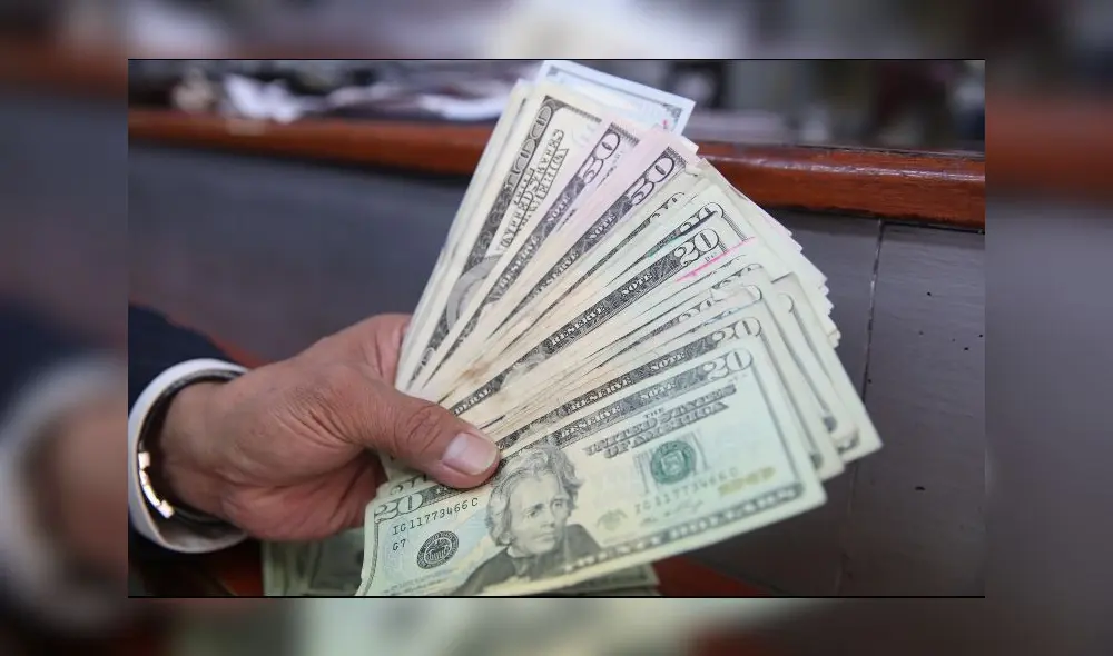 ¿Quiénes se benefician o afectan con la subida del dólar?