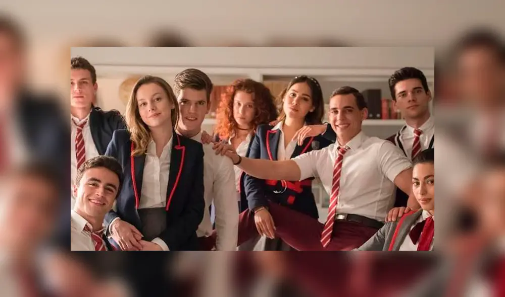 Élite: Miguel Bernardeu alborota las redes sociales robando beso a Álvaro Rico [VIDEO]