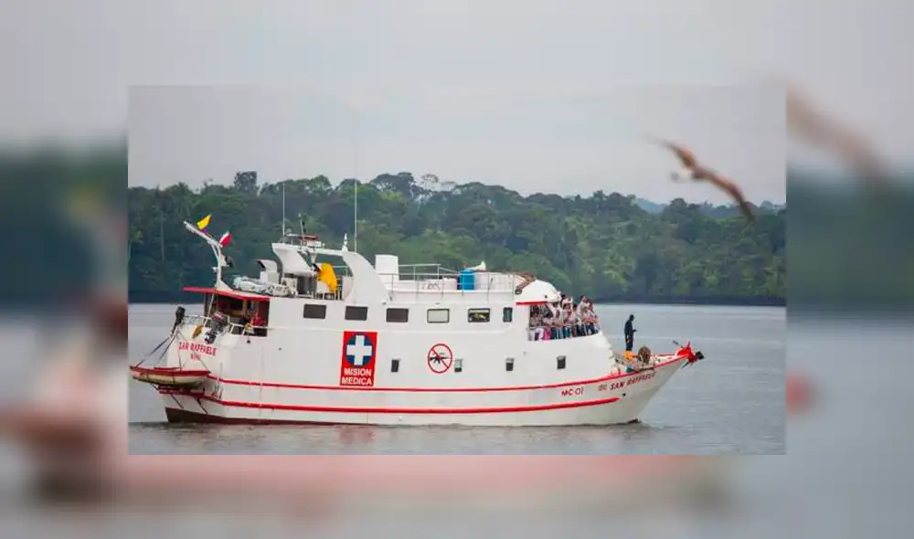 El barco llega a la casa del paciente ubicados en los lugares más recónditos del Pacifico colombiano. (Foto: El País) El barco llega a la casa del paciente ubicados en los lugares más recónditos del Pacifico colombiano. (Foto: El País)