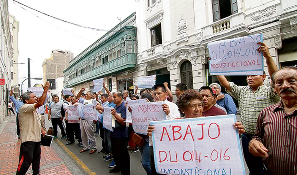 Reclamos. Sindicatos de trabajadores estatales anunciaron protestas para el 18 y 19 de marzo, exigiendo la derogación de los DU 014, 016 y 020. Reclamos. Sindicatos de trabajadores estatales anunciaron protestas para el 18 y 19 de marzo, exigiendo la derogación de los DU 014, 016 y 020.