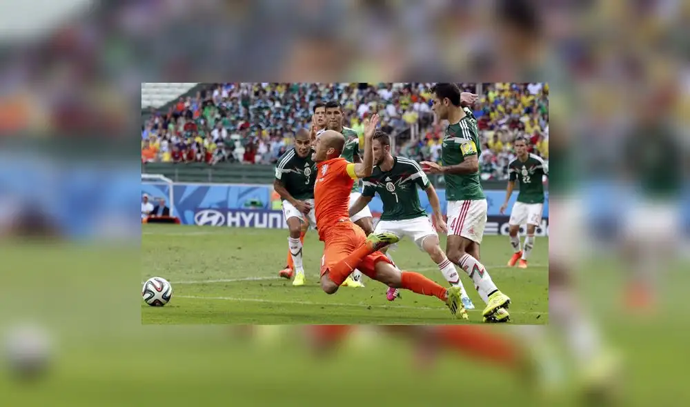 Mexicano ha tuiteado “No era penal” todos los días desde 2014 y finalmente Holanda le contesta