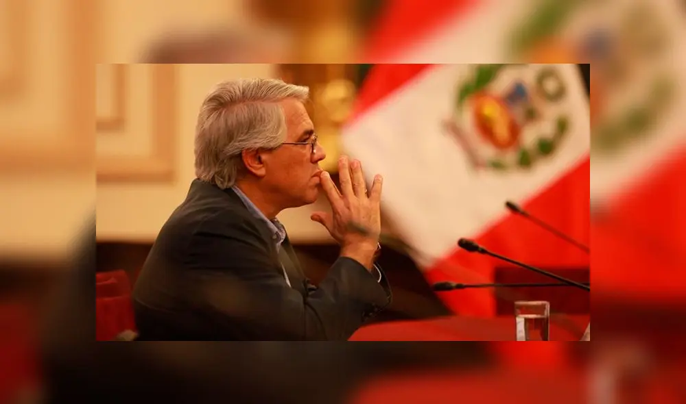 Gino Costa oficializó su renuncia a bancada de Kuczynski [VIDEO]