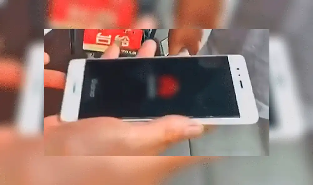 Niño muere electrocutado por cargar y jugar con su celular | china ...