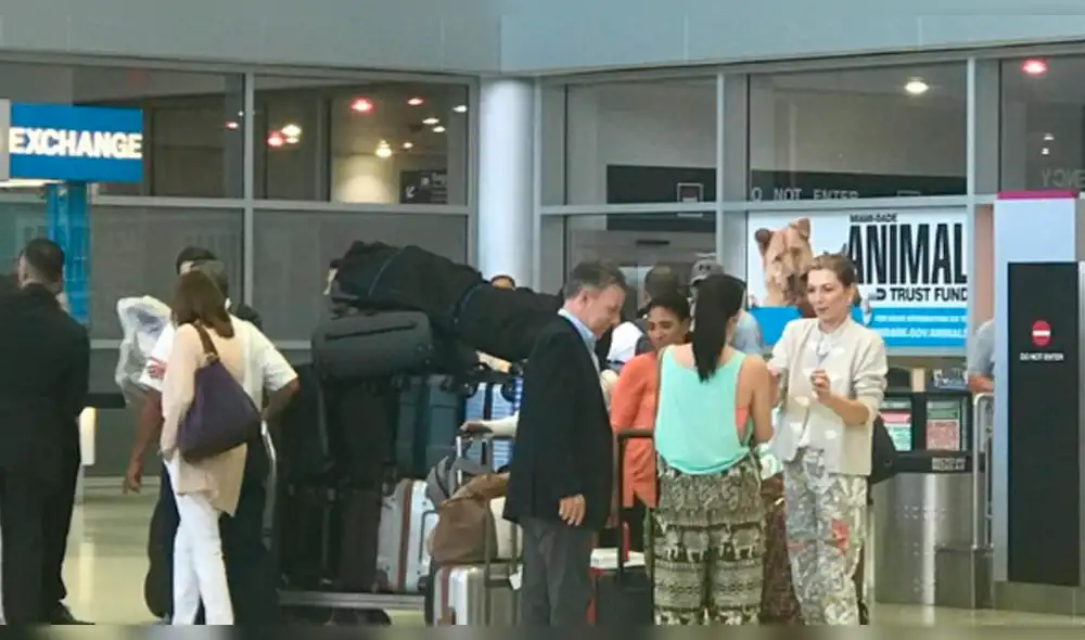 Juan Manuel Santos es acusado de salir de Colombia sin permiso