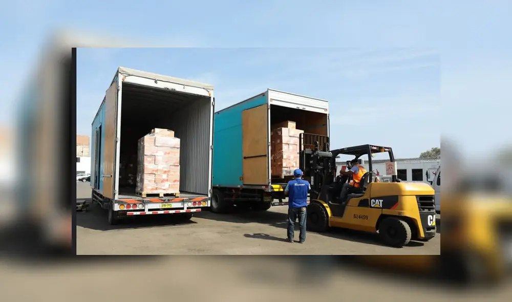 Durante su visita a Piura, el gerente del Seguro Social entregó 20 toneladas de equipos de protección para el personal de salud, medicamentos e insumos para la atención de casos de COVID-19 en la Red Asistencial Piura. (Foto: EsSalud) Durante su visita a Piura, el gerente del Seguro Social entregó 20 toneladas de equipos de protección para el personal de salud, medicamentos e insumos para la atención de casos de COVID-19 en la Red Asistencial Piura. (Foto: EsSalud)