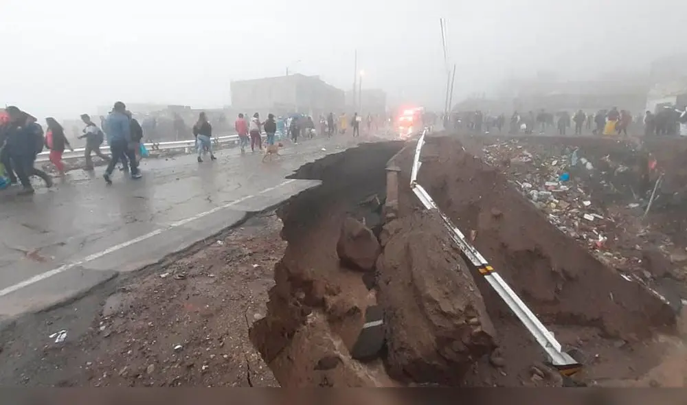 Puente colapsa en Cerro Colorado ante persistentes lluvias Puente colapsa en Cerro Colorado ante persistentes lluvias
