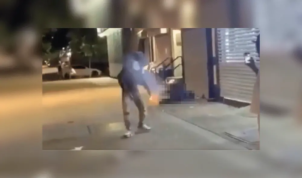 El sujeto intentaba hacer una "broma". Foto: captura Twitter. El sujeto intentaba hacer una "broma". Foto: captura Twitter.