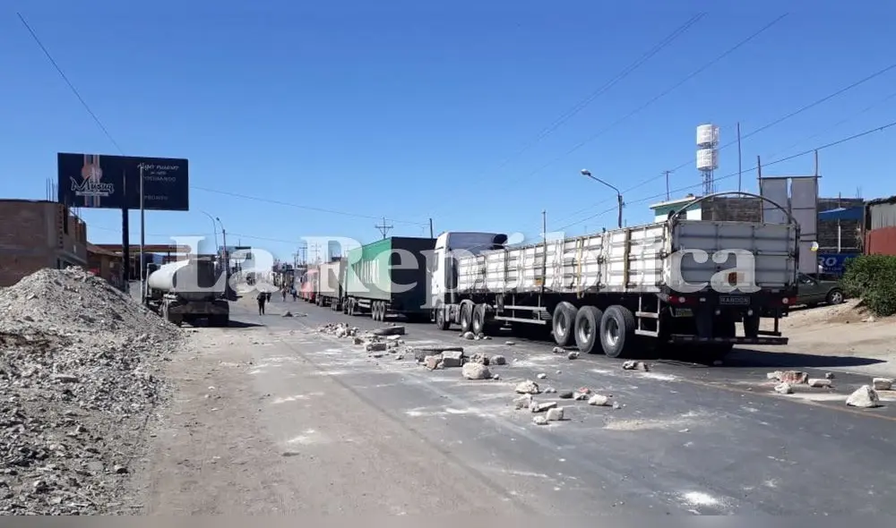 Varios vehículos quedaron varados en diferentes puntos de la región.