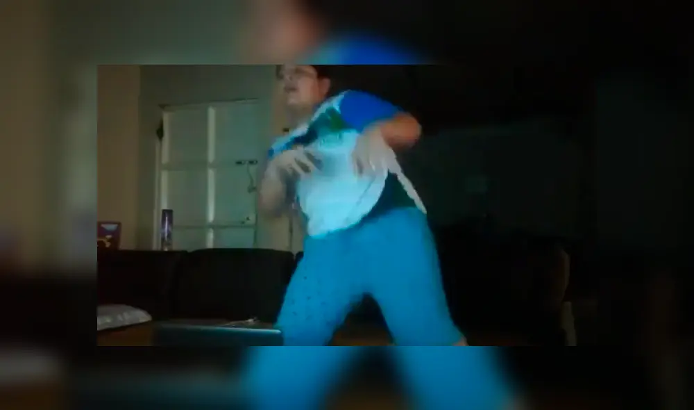 En Facebook, un niño se grabó bailando la canción ‘Ritmo’ de J Balvin y The Black Eyed Peas, al aprovechar la ausencia de su mamá. En Facebook, un niño se grabó bailando la canción ‘Ritmo’ de J Balvin y The Black Eyed Peas, al aprovechar la ausencia de su mamá.
