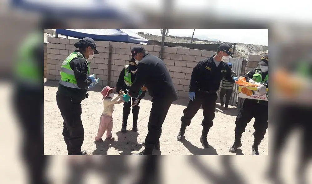 Policías de Arequipa donaron parte de sus sueldos e hicieron loable acción. Policías de Arequipa donaron parte de sus sueldos e hicieron loable acción.