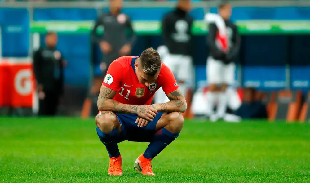 Eduardo Vargas es el centro de las críticas en Chile por pifiar penal ante Gallese