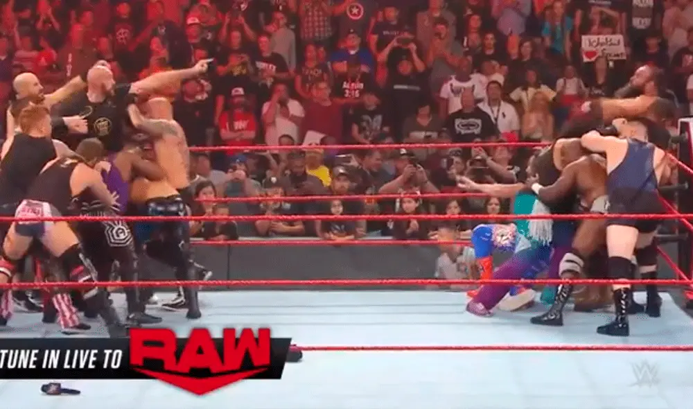 Braun Strowman y el boxeador Tyson Fury finalizaron Monday Night Raw con una batalla campal. | Foto: WWE Braun Strowman y el boxeador Tyson Fury finalizaron Monday Night Raw con una batalla campal. | Foto: WWE