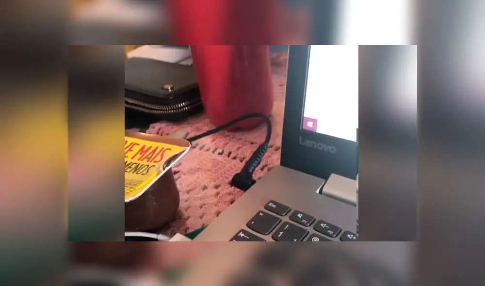 Desliza las imágenes para ver la peculiar escena que protagonizó este gato travieso al intentar robarle su comida a su dueña. Foto: Viralhog Desliza las imágenes para ver la peculiar escena que protagonizó este gato travieso al intentar robarle su comida a su dueña. Foto: Viralhog