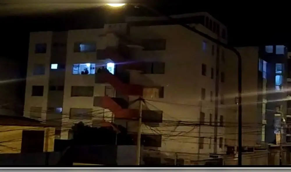 Personas escuchan Contigo Perú desde sus balcones y techos en Arequipa