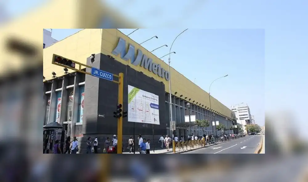 Hallan feto abandonado en baño de supermercado Metro en el centro de Lima