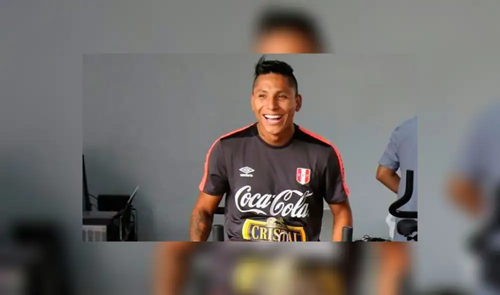 Raul Ruidíaz inicia juego con fans y deja divertido mensaje sobre el VAR