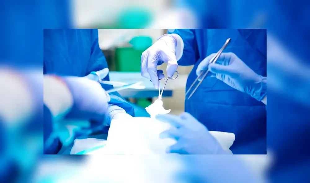 El doctor Wichit Siritattamrong reconstruyó la mano de un trabajador tailandés. Foto: Difusión