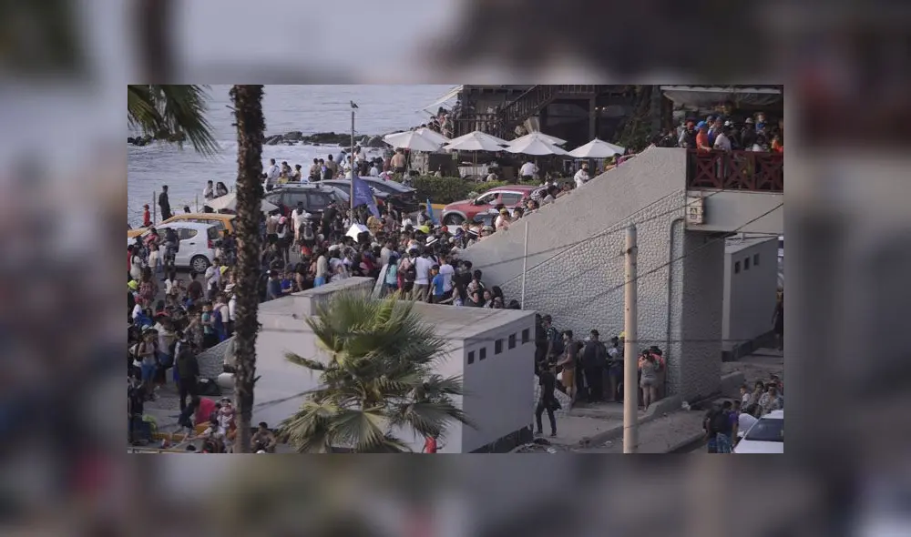 Algunas personas aseguraron que se demoraron en cruzar el puente hasta una hora. (Foto: Javier Quispe / La República) Algunas personas aseguraron que se demoraron en cruzar el puente hasta una hora. (Foto: Javier Quispe / La República)